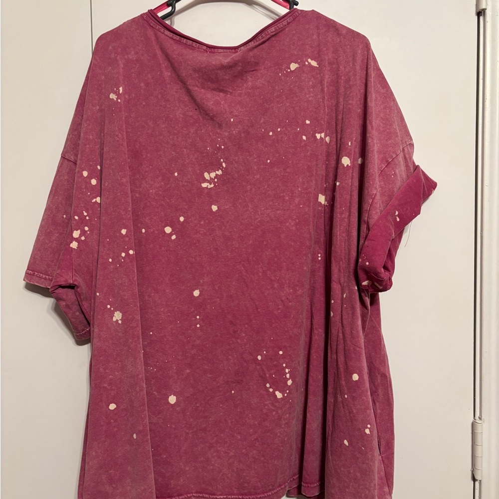 Short Sleeve Tee in Distressed Red - Picture 5 of 5